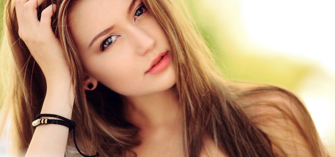 ciemny blond