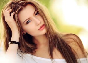 ciemny blond